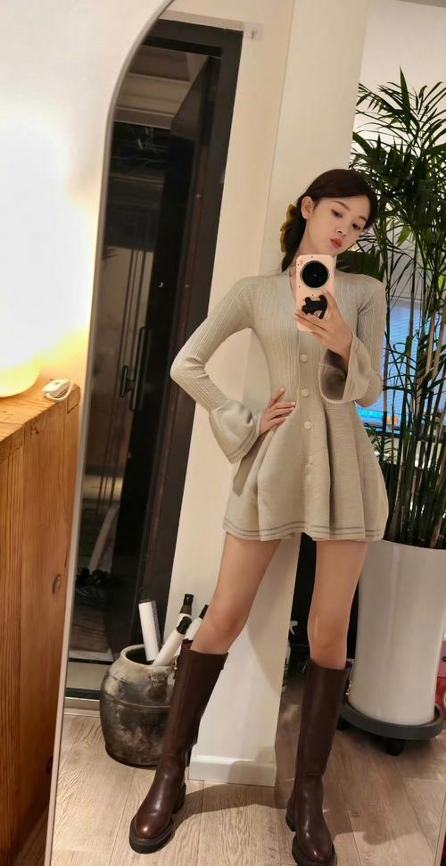 女明星品牌衣服_杨幂时尚单品街拍_中国女明星街拍穿搭