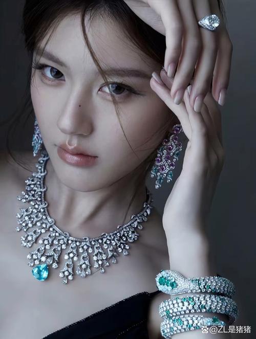 反差萌女生头像_反差萌女神_女明星反差萌