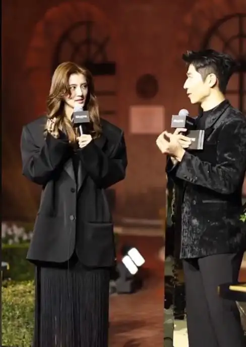 女明星脸上有疤痕_女明星卸妆前后对比_杨幂生图真实颜值