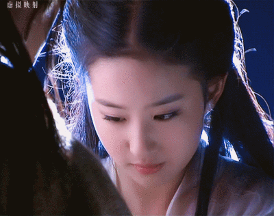 华语女明星内衣_刘亦菲LV内衣造型争议_刘亦菲辣妹穿搭被骂辣眼睛